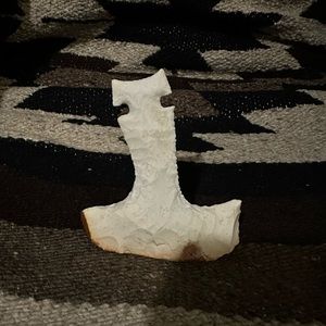 Arrow head in stone, hand knapped.